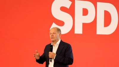 Bundeskanzler Olaf Scholz (SPD) räumt ein, dass die Koalition um den Etat „mühevoll gerungen“ habe. (Foto: Bodo Schackow/dpa)