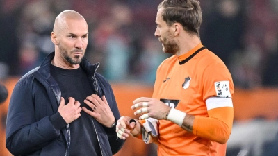 Christian Ilzer unterstützt auch in Sachen DFB seinen Stammtorwart Oliver Baumann (Archibvild). (Foto: Harry Langer/dpa)