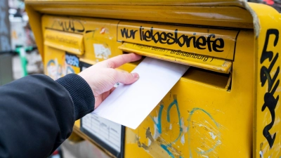 Der Gang zum Briefkasten könnte für Nutzerinnen und Nutzer von GMX und Web.de bald überflüssig werden. Das verspricht ein neues Angebot der Deutschen Post. (Foto: Christophe Gateau/dpa)