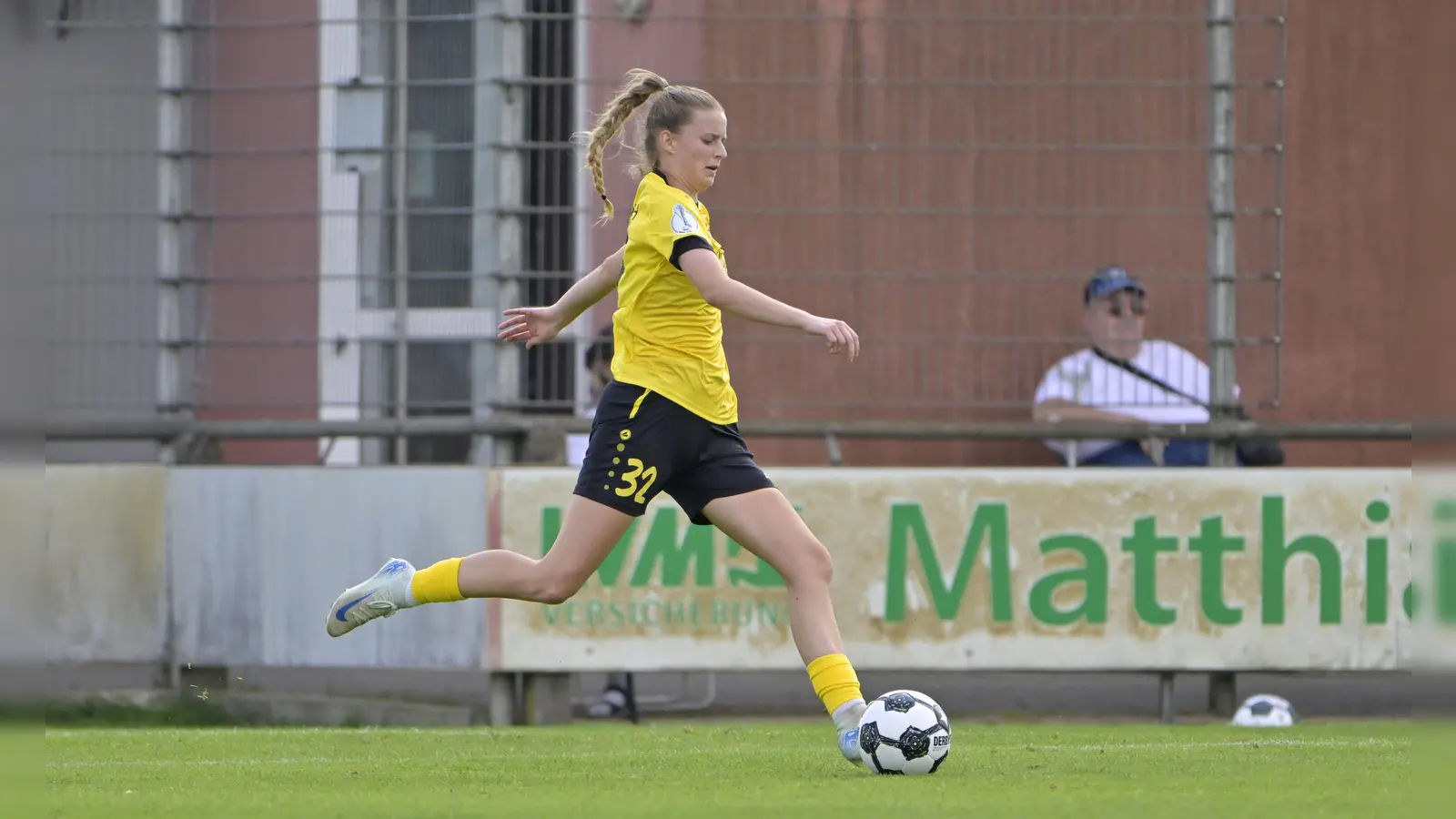 Wenn Anna Horwath zum Freistoß antritt, wird es gefährlich. (Foto: Martin Rügner)