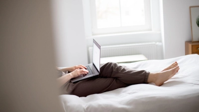 Immer mehr Behördendienste wie Adressänderung oder Führungszeugnis sind mittlerweile bequem online verfügbar: Der Antrag sollte direkt bei der zuständigen Behörde gestellt werden. (Foto: Zacharie Scheurer/dpa-tmn)