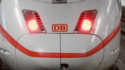 Der Ingolstädter Hauptbahnhof wurde für den Zugverkehr gesperrt. (Symbolbild) (Foto: Felix Hörhager/dpa)