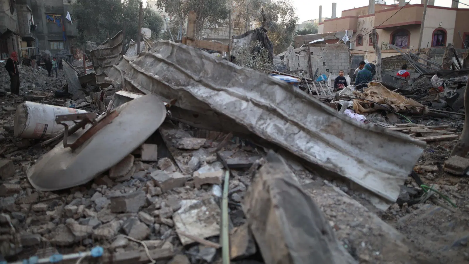 Zerstörungen nach Angriff in Al-Bureidsch. (Archivbild) (Foto: Marwan Dawood/XinHua/dpa)