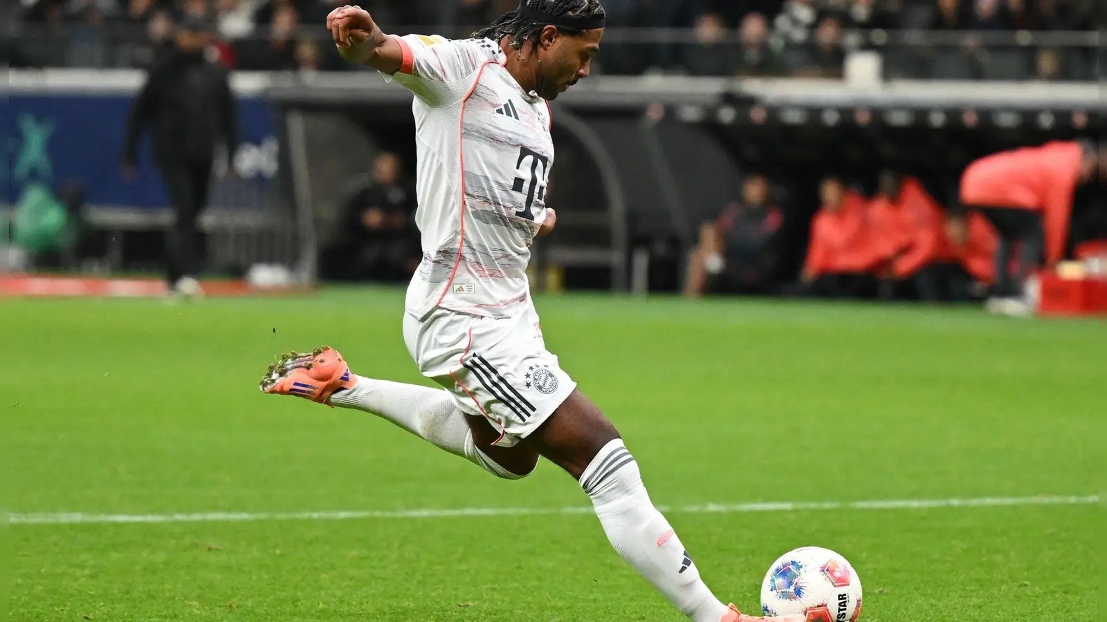 Serge Gnabry ist nach seiner Pause wieder zurück. (Archivfoto) (Foto: Arne Dedert/dpa)