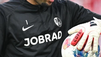 Eintracht Frankfurt soll über eine Verpflichtung von Noah Atubolu nachdenken. (Archivbild) (Foto: Silas Stein/dpa)
