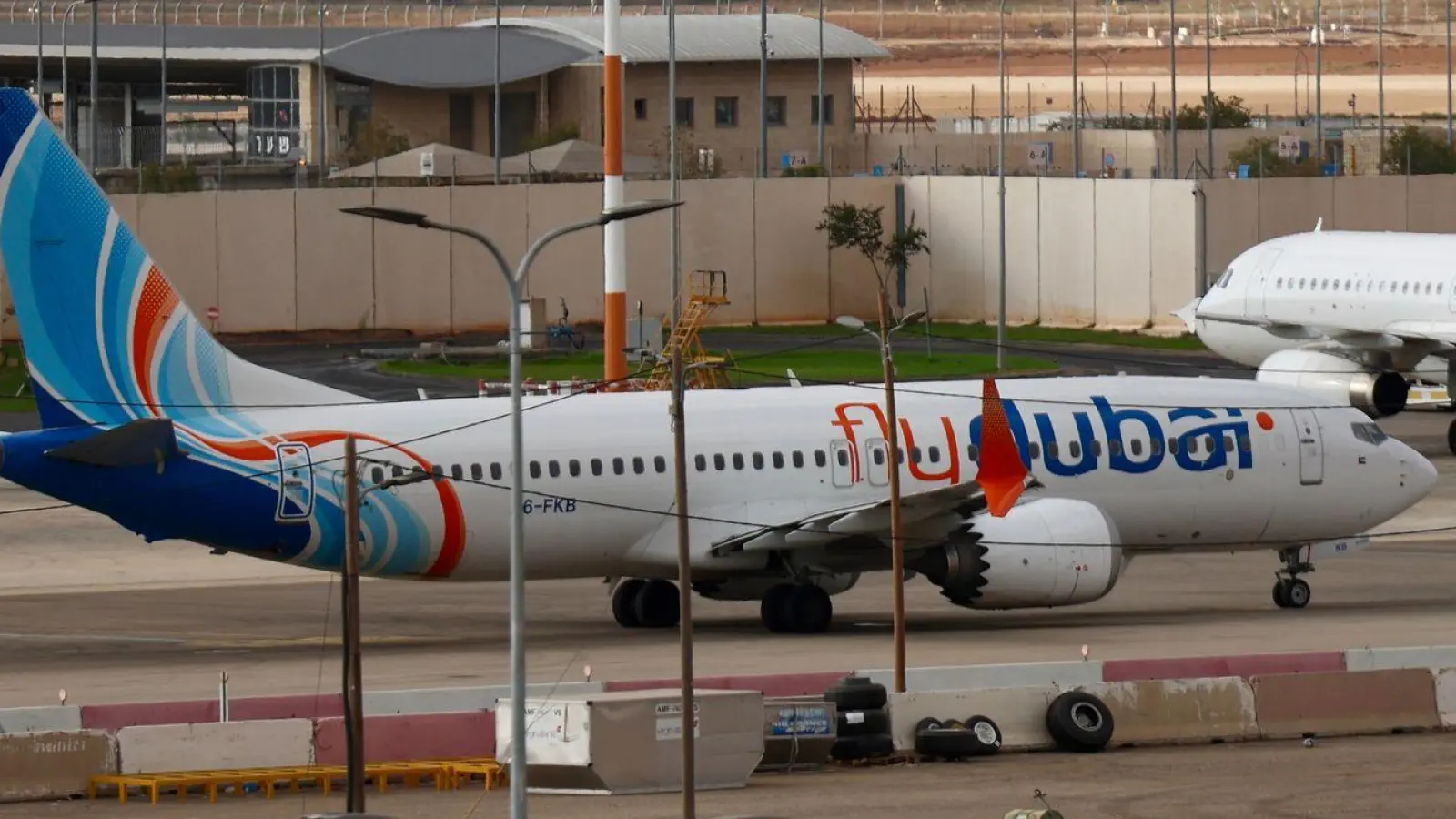 Nach einem gewaltsamen Vorfall an Bord hat die Fluggesellschaft Flydubai ihre Flüge von und nach Israel vorerst ausgesetzt.  (Foto: Jamal Awad/dpa)