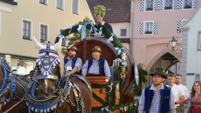 Vor zwei Jahren war Jörg Edelmann noch der Bierkönig Gambrinus – jetzt ist er Wassertrüdingens Bürgermeister. (Foto: Peter Tippl)