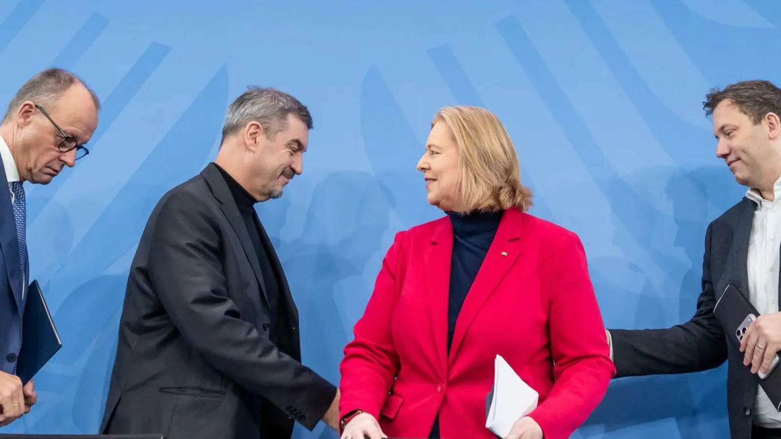 Die Koalition habe zueinander gefunden, sagt der Kanzler. (Foto: Michael Kappeler/dpa)