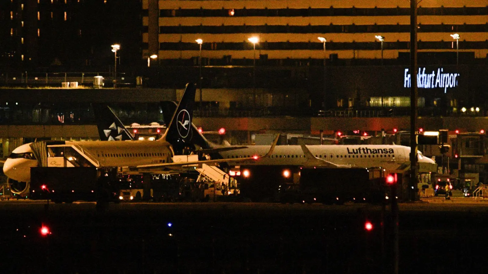 Lufthansa schont die Kerosin-Lager in Frankfurt.  (Foto: Ardavan Safari/dpa)