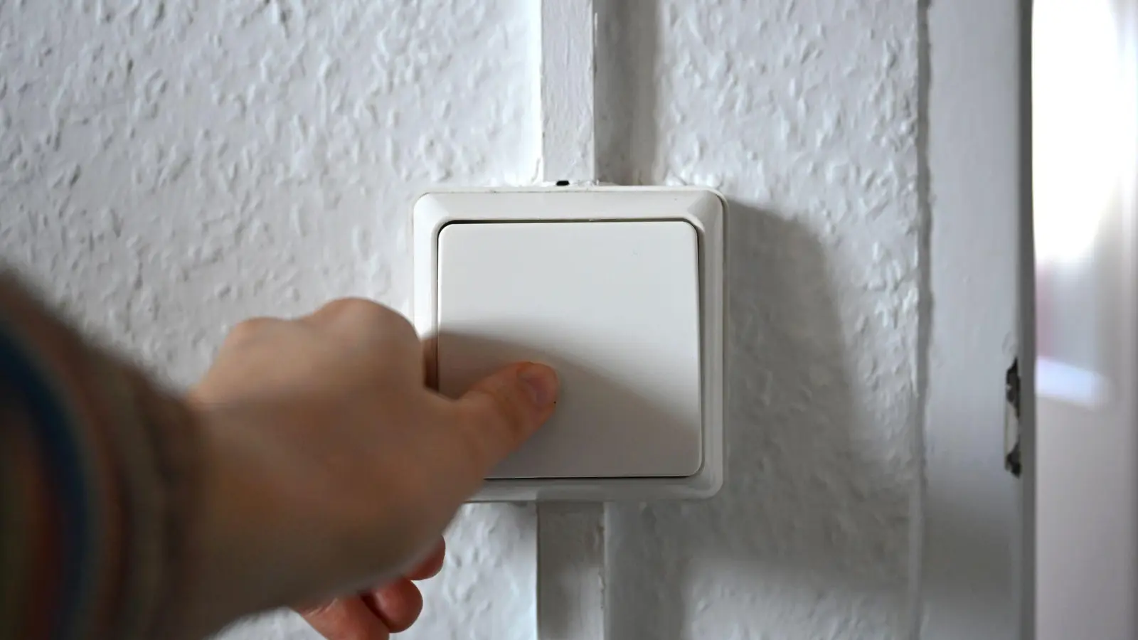 Die Stromrechnung von Haushalten soll niedriger werden. (Symbolbild) (Foto: Elisa Schu/dpa)