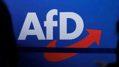 In Karlsruhe sind zwei Stadträte der AfD von vermummten Tätern attackiert worden. (Symbolbild) (Foto: Carsten Koall/dpa)