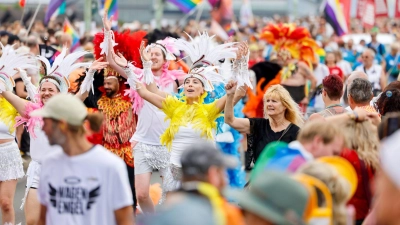 Der Kölner CSD hat am Sonntag wieder Tausende Besucher angezogen. (Foto: Thomas Banneyer/dpa)