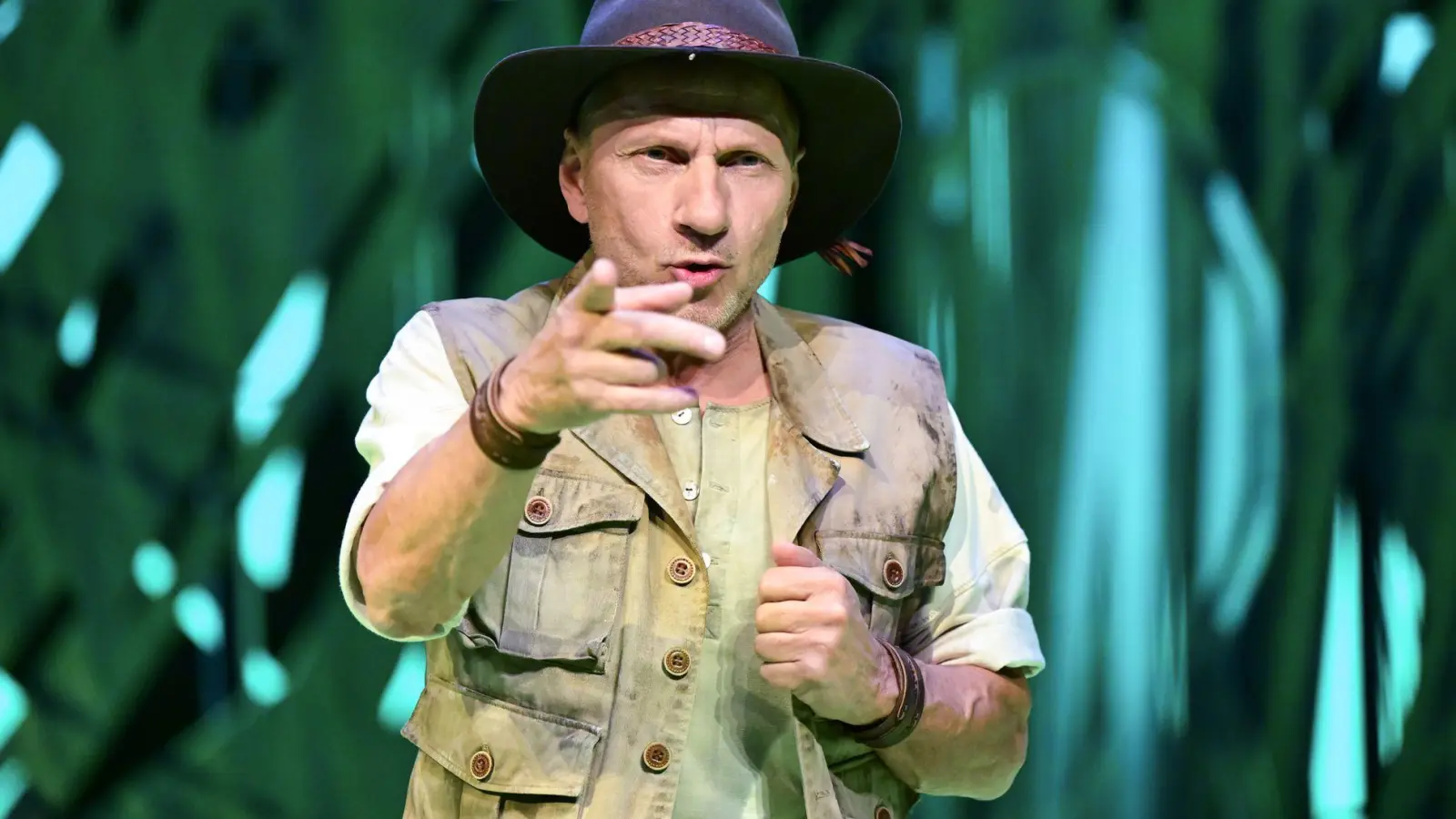 Der Schauspieler und „Tatort”-Kommissar Richy Müller probt für eine Gastrolle im Musical „Tarzan”. (Foto: Bernd Weißbrod/dpa)