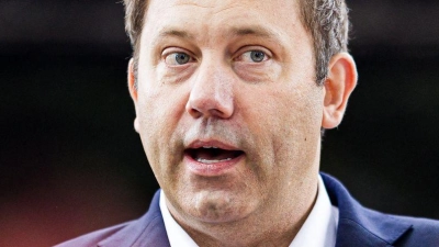 Der SPD-Vorsitzende Lars Klingbeil verwahrt sich scharf gegen Angriffe aus der Union auf seine Co-Parteichefin Bärbel Bas. (Foto: Moritz Frankenberg/dpa)