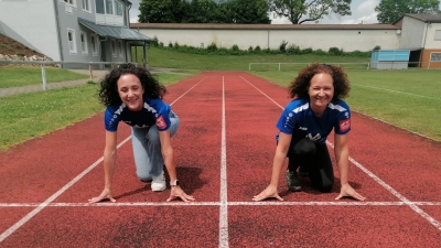 Sind stellvertretend für zahlreiche Übungsleiterinnen und -leiter beim VfL Ehingen und in der Region am Start (von links): Carina Schöllhammer und Stefanie Oberhauser. (Foto: Friedrich Zinnecker)
