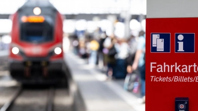 Gute Nachrichten für Pendler im bayerischen Schienennahverkehr: Die Bahn will keine Angebote streichen. (Illustration) (Foto: Sven Hoppe/dpa/dpa-tmn)