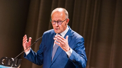 „Deutschland muss ein Industrieland bleiben!“, forderte Bundeskanzler Friedrich Merz (CDU) auf einer Veranstaltung der CDU Niedersachsen in Langenhagen bei Hannover. (Foto: Moritz Frankenberg/dpa)