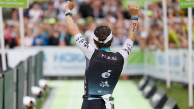 Ein Abschied mit einem Knall gut ein Jahr nach ihrem Rekordrennen.  (Foto: Heiko Becker/dpa)