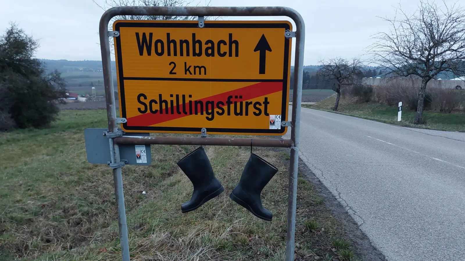 Leise Vorboten des massiven Protests am Montag: Auf ihre Anliegen hatten Landwirte in den vergangenen Wochen schon mit symbolischen Gummistiefel-Aktionen hingewiesen. (Foto: Hilde Beck)