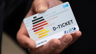 Bei der Finanzierung des Deutschlandtickets für das kommende Jahr waren noch Fragen offen. (Archivbild) (Foto: Boris Roessler/dpa)