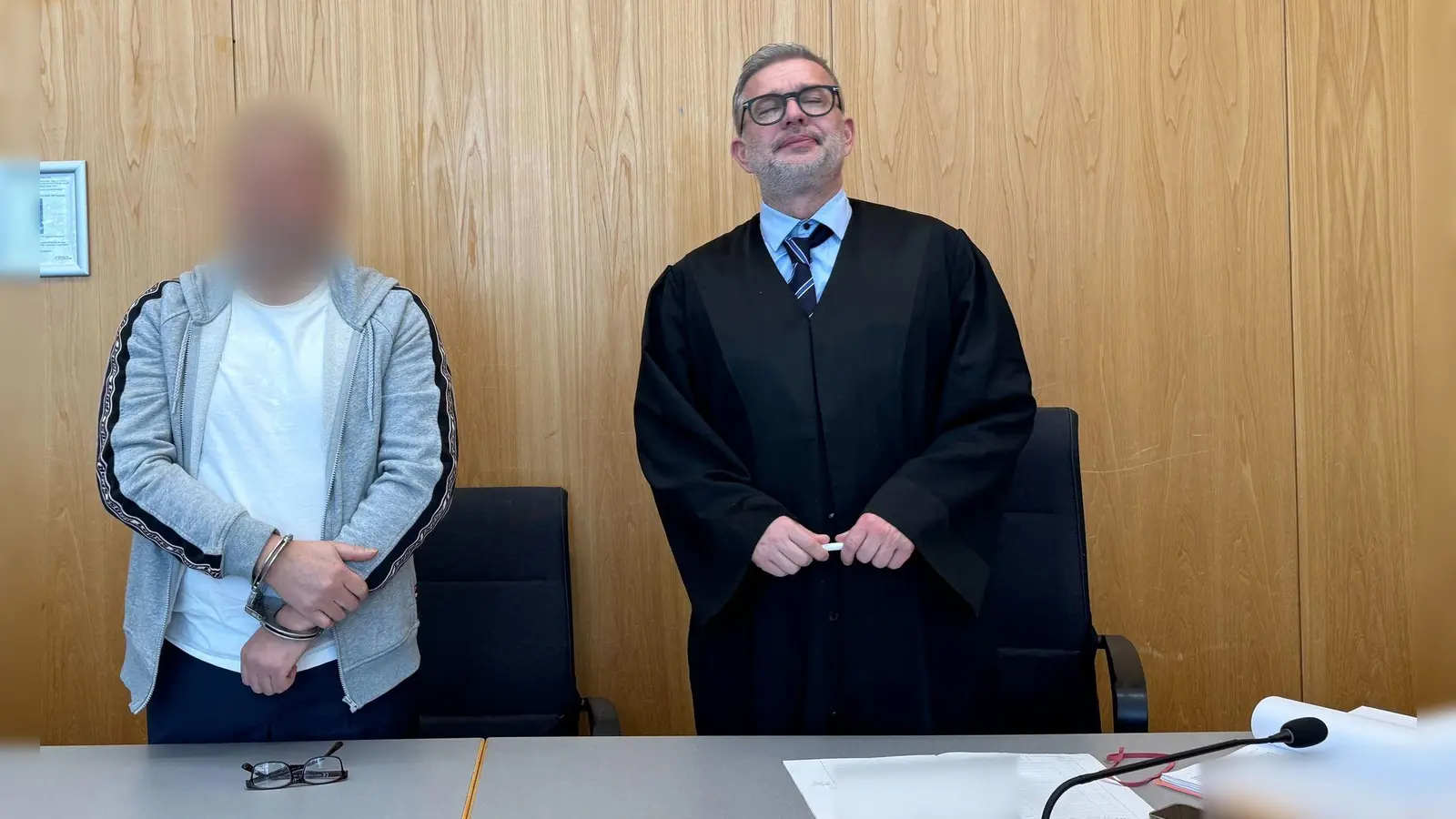 Der Vater steht wegen versuchten Mordes vor Gericht.  (Foto: Aleksandra Bakmaz/dpa)