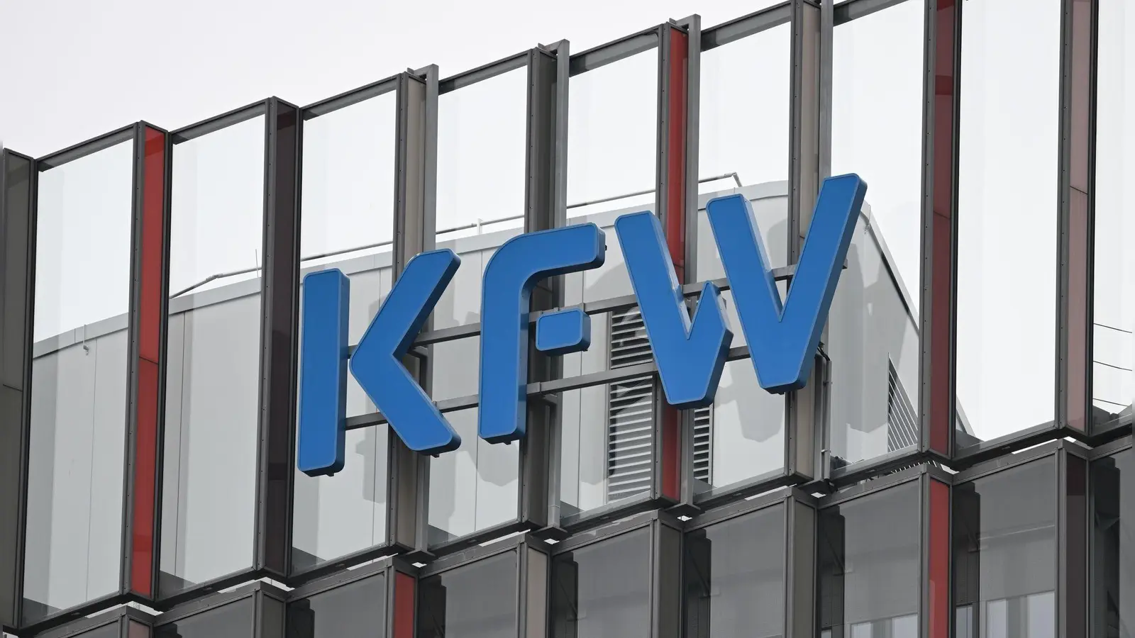 Kriege, Krisen, Katastrophen: Der Anteil der deutschen Mittelständler, die im Ausland aktiv sind, sinkt. (Foto: Arne Dedert/dpa)