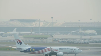 Luftverschmutzung belastet Malaysia: Smogähnlicher Haze tritt derzeit sowohl auf der Halbinsel als auch auf Borneo auf. (Foto: Vincent Thian/AP/dpa)