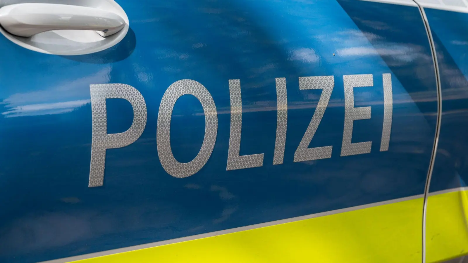 Die Polizei verfolgte den 24-Jährigen hinterher (Symbolbild). (Foto: Daniel Vogl/dpa)