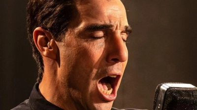 Tahar Rahim als Charles Aznavour in der Filmbiografie „Monsieur Aznavour“. (Foto: Antoine Agoudjian, Rémi Deprez/Filmverleih Weltkino/dpa)
