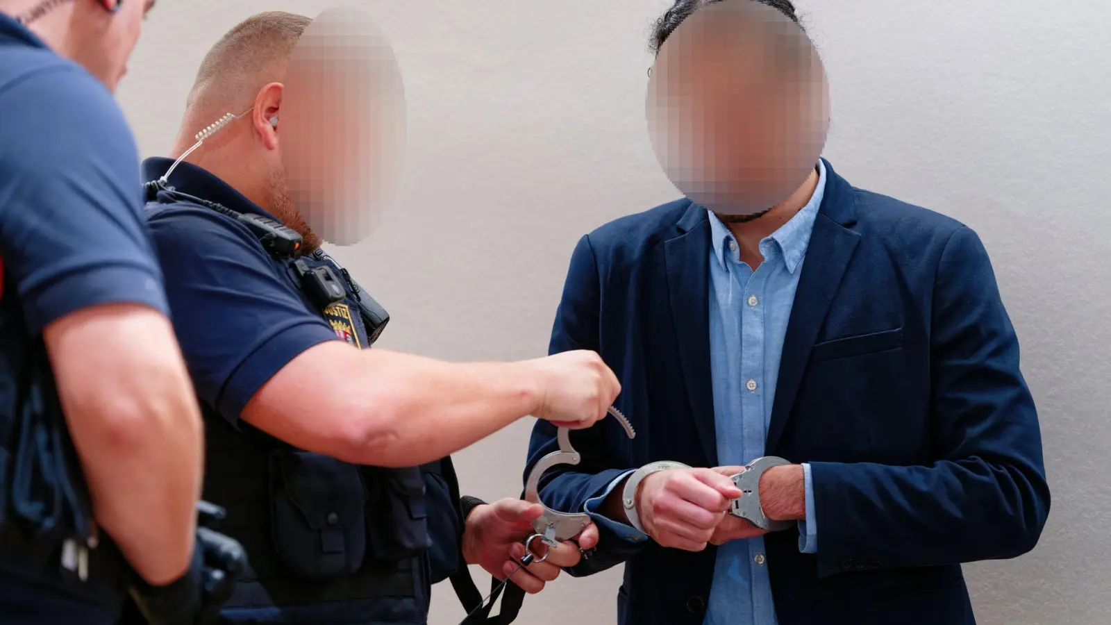 Der Angeklagte muss zehn Jahre in Haft  (Foto: Uwe Anspach/dpa)