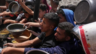 Die UN sehen die geplanten Verteilungszentren kritisch, weil Zivilisten auf dem Weg zu dorthin ins Kreuzfeuer geraten könnten. (Foto: Jehad Alshrafi/AP/dpa)