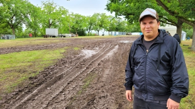 Martin Bauer vom Organisatorenteam des Weinturm Open Airs in Bad Windsheim ist optimistisch und hofft pünktlich zum Festival-Wochenende auf eine „Trockenphase“. (Foto: Nina Daebel)