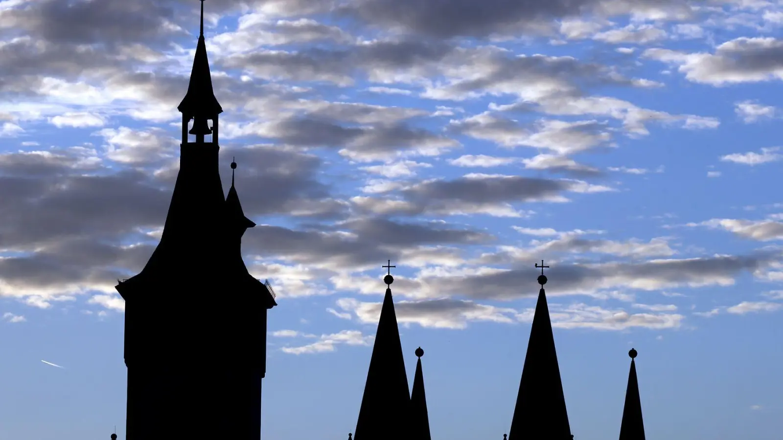 In Relation zu den rund 36.000 Asylerstanträgen in Bayern 2024 bewegte sich die Zahl der Kirchenasylfälle laut bayerischen Innenministerium im Promillebereich. (Archivbild) (Foto: Karl-Josef Hildenbrand/dpa)