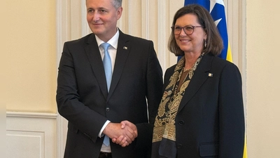 Bayerns Landtagspräsidentin Ilse Aigner wird in Sarajevo vom Staatspräsidenten von Bosnien-Herzegowina empfangen. (Foto: Christoph Trost/dpa)