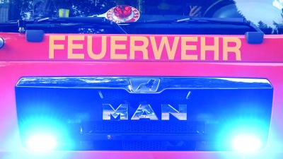 Die Feuerwehr war mit einem Großaufgebot vor Ort. (Symbolbild) (Foto: Carsten Rehder/dpa)