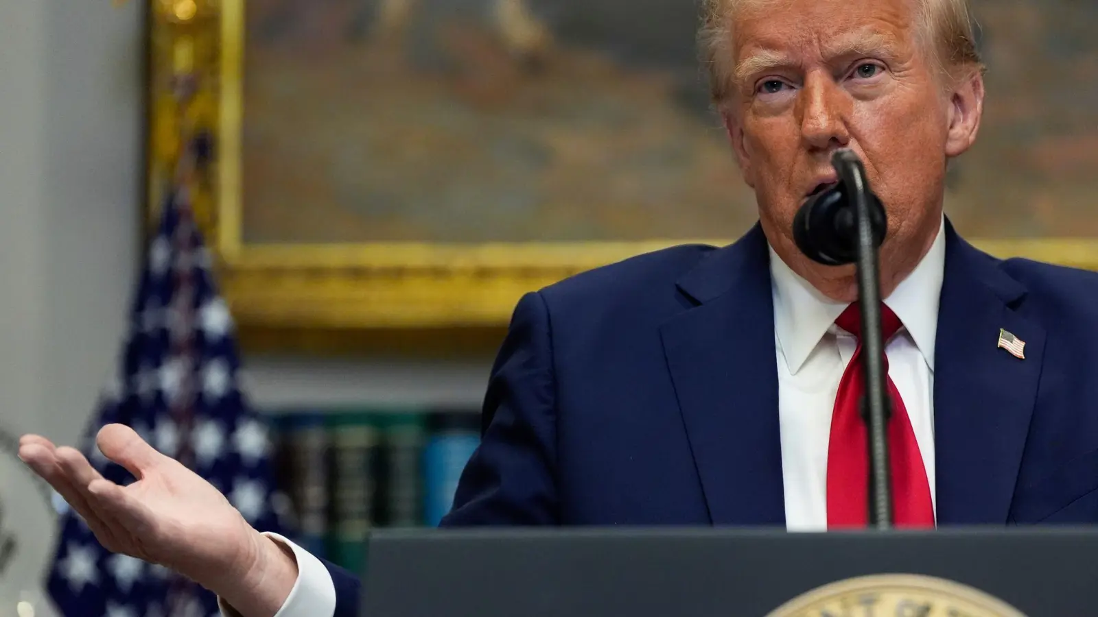 US-Präsident Donald Trump fordert für den russischen Angriffskrieg gegen die Ukraine eine Verhandlungslösung - mit Nachdruck. (Foto: Julia Demaree Nikhinson/AP/dpa)