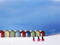 Auf geht's zum Schlittenfahren in Blyth in Großbritannien. (Foto: Owen Humphreys/PA Wire/dpa)