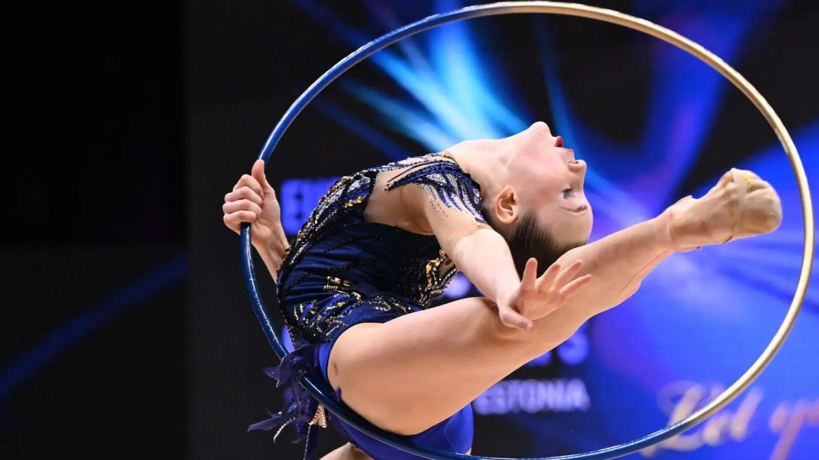 Turnen, Rhytmische Sportgymnastik, Europameisterschaften, Mehrkampf, Finale: Darja Varfolomeev aus Deutschland in Aktion. (Foto: Filippo Tomasi/Ipa Sport / Ipa-A/LiveMedia-IPA/ZUMA Press Wire/dpa)