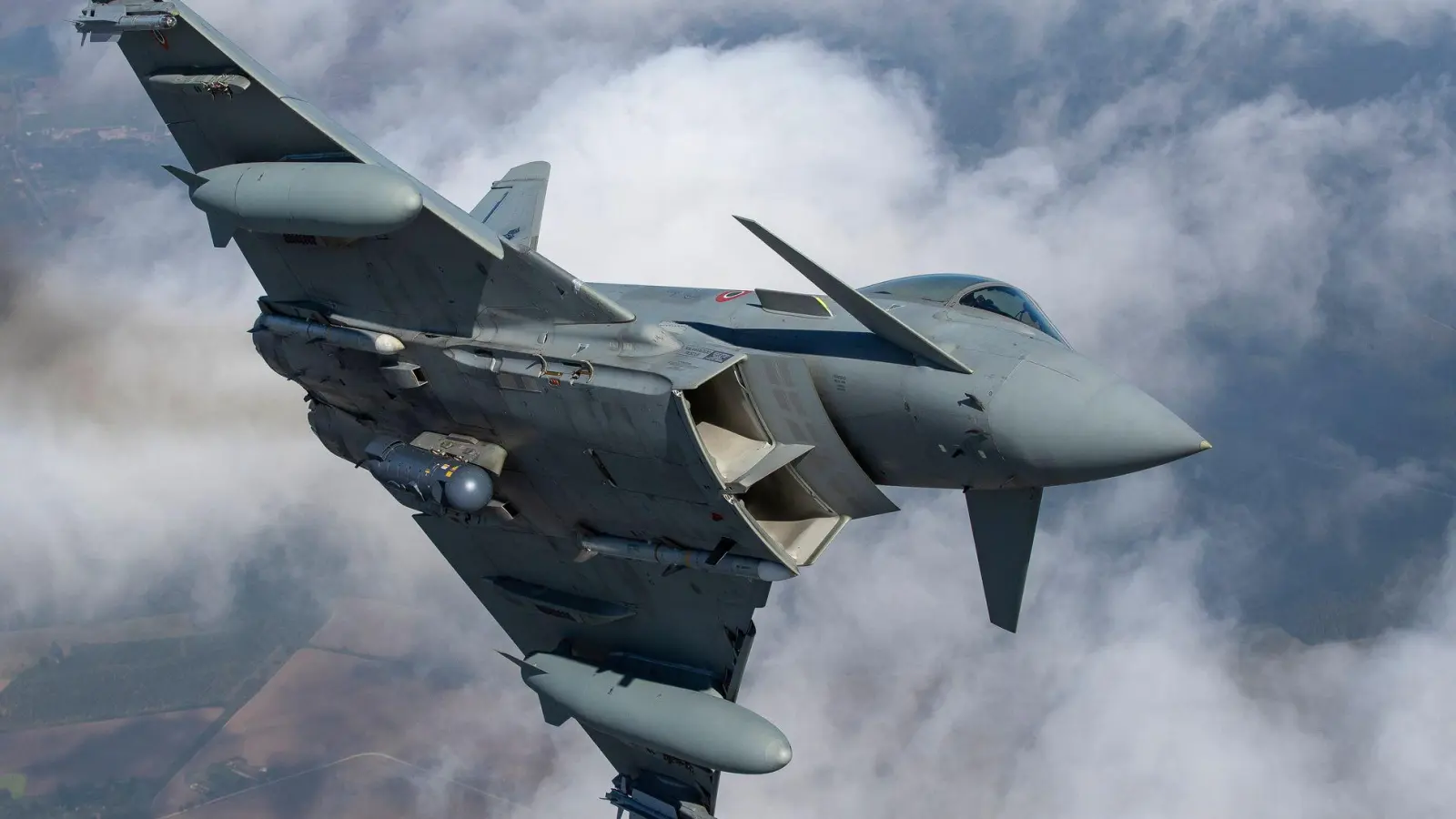 Kampfjets der Nato holen über Litauen eine Drohne vom Himmel. (Archivbild) (Foto: Mindaugas Kulbis/AP/dpa)