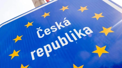 Über Jahre hinweg soll Müll aus Bayern illegal in Tschechien entsorgt worden sein. Nun holt der Freistaat den Abfall zurück über die Grenze. (Symbolbild) (Foto: Pia Bayer/dpa)