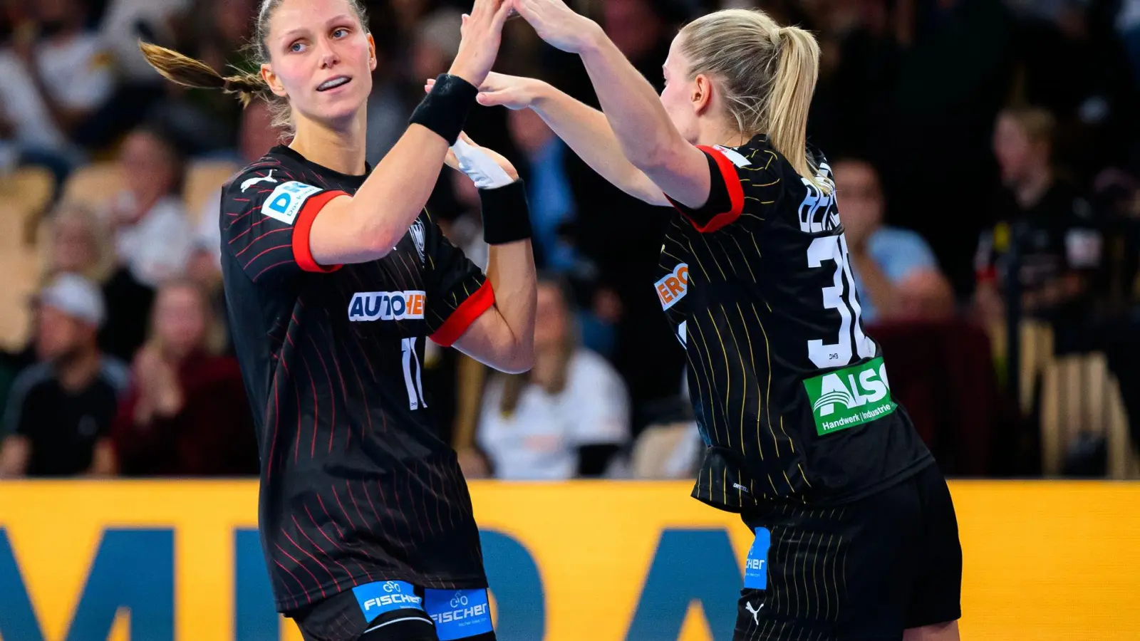 Deutschlands Handballerinnen sind mit einem Sieg gegen die Ukraine in die EM gestartet. (Foto: Marco Wolf/dpa)