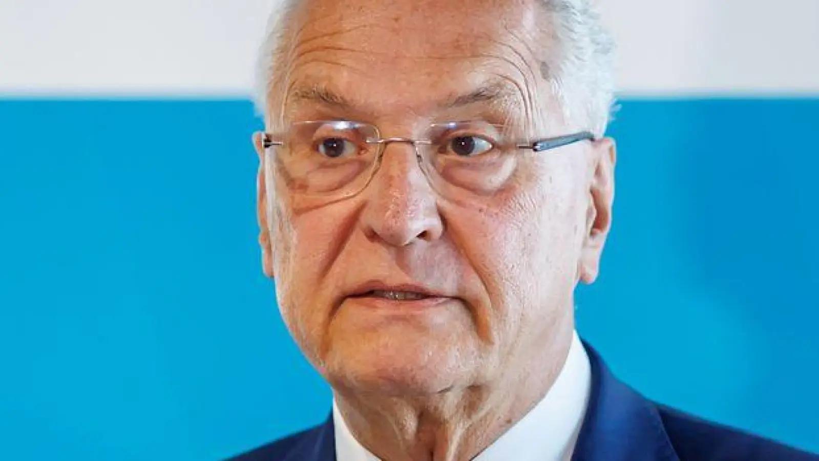 Bayerns Innenminister Joachim Herrmann (CSU) hält nichts von einem SPD-Vorschlag, im Grundgesetz eine Gemeinschaftsaufgabe zur Klimaanpassung festzuschreiben. (Archivbild) (Foto: Daniel Karmann/dpa)