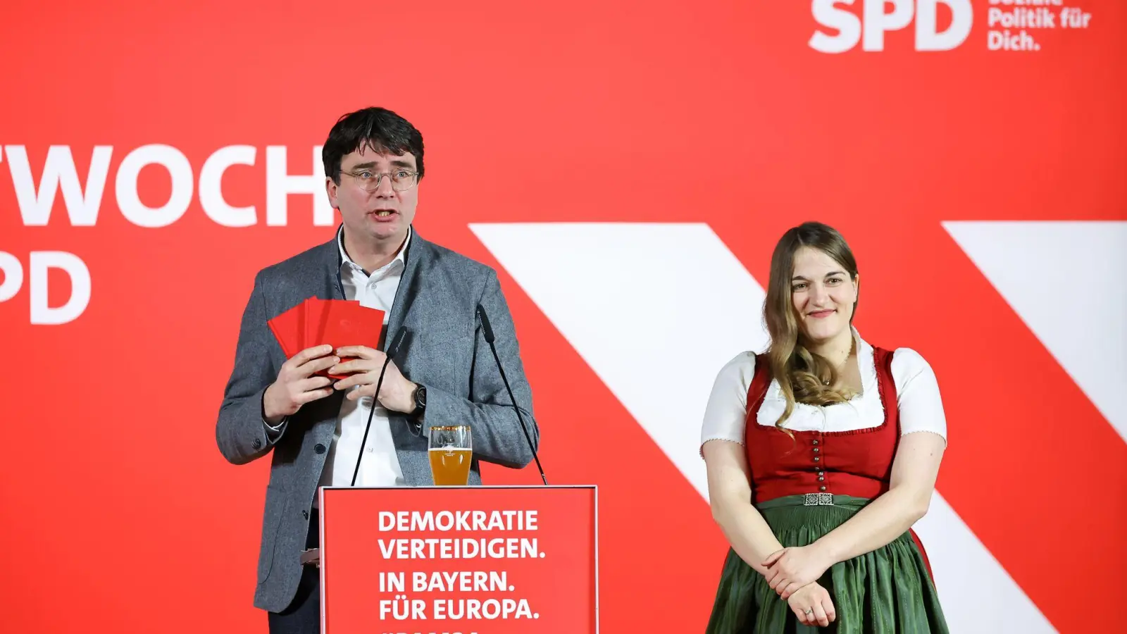 Die seit Jahren schwer in der Krise steckende SPD steht offenbar vor einem personellen Neuanfang an der Spitze. Das Führungsduo Florian von Brunn und Rinja Endres steht offenbar vor dem Aus. (Foto: Daniel Karmann/dpa)