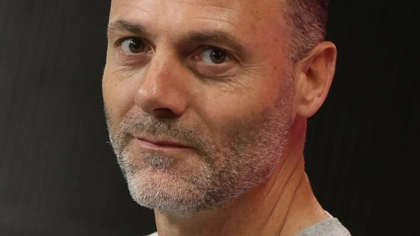 Neuer Trainer Alexander Ende (l) soll für Fortuna Düsseldorf mehr als eine kurzfristige Lösung sein.  (Foto: Christoph Reichwein/dpa)