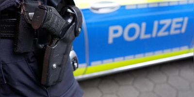 Unangekündigten Besuch von der Polizei haben mehrere Menschen am Mittwochmorgen in Mittelfranken bekommen. (Foto: Marcus Brandt/dpa)