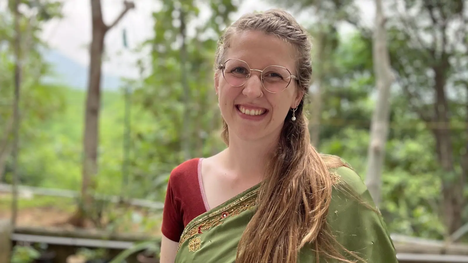 Anorthe Münz, hier im traditionellen Sari zu sehen, arbeitet aktuell als Hebamme in Indien. (Selfie: Anorthe Münz)