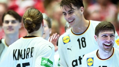 Deutschlands Handballer spielen um ihre erste EM-Medaille seit dem Titel 2016.  (Foto: Sina Schuldt/dpa)