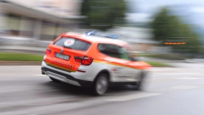 Beide Mountainbiker wurden ins Krankenhaus gebracht. (Symbolbild) (Foto: Karl-Josef Hildenbrand/dpa)