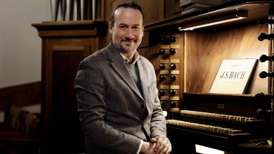 An der Paul-Ott-Orgel der Stadtkirche Unserer Lieben Frau in Merkendorf: Matthias Grünert, Kantor der Dresdner Frauenkirche (Foto: Thomas Wirth)
