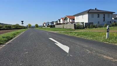 Die Stadt Leutershausen will entlang der Spange einen Radweg bauen. Die Idee fand im Stadtrat eine große Mehrheit. (Foto: Wolfgang Grebenhof)